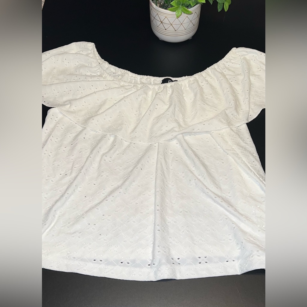 Iz Byer White Eyelet Designed Off Shoulder & Ruffled Crop Top Size Xl Euc